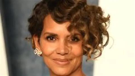 Halle Berry shares rare photos of teenage daughter。